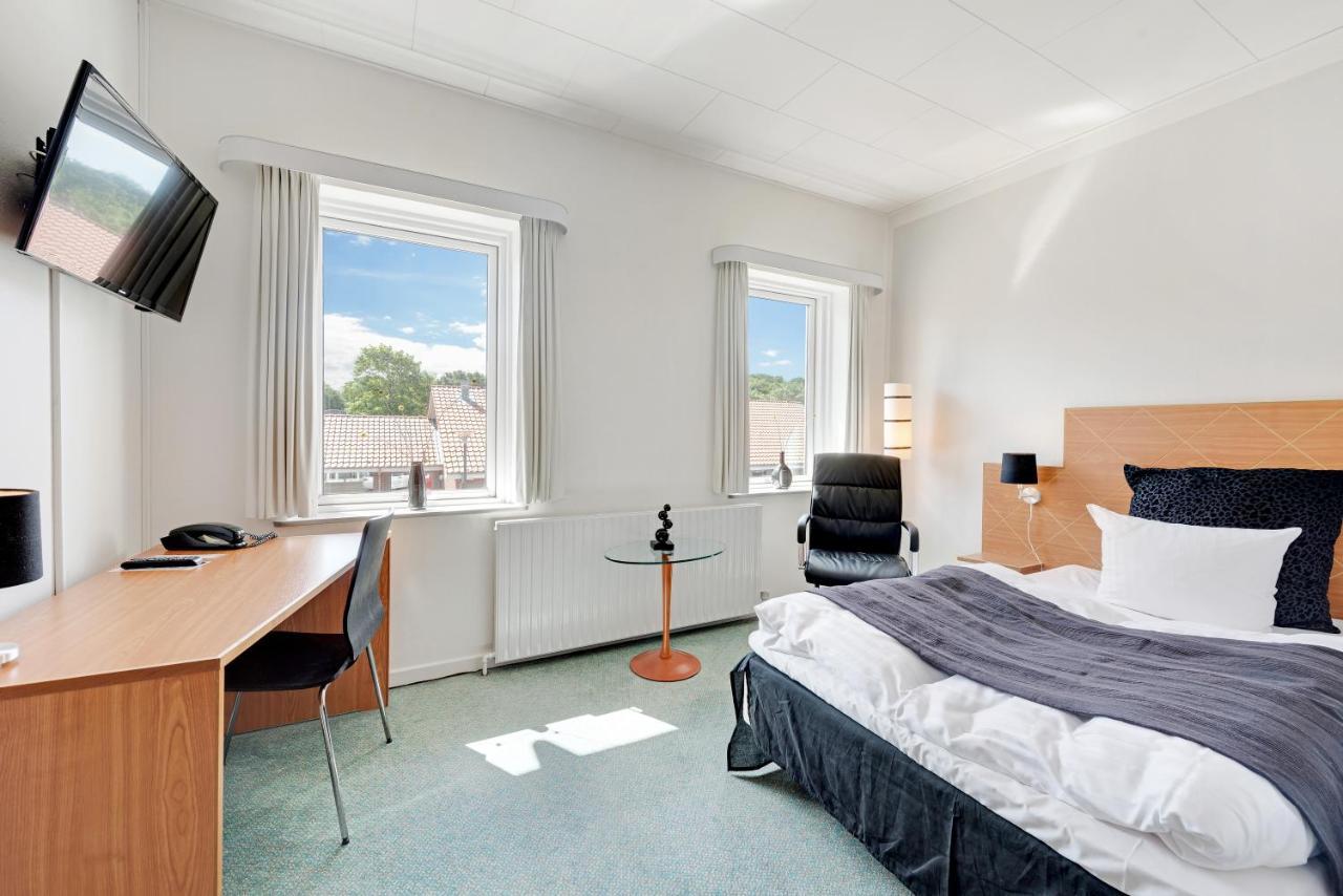 Hotel Jernbanegade Kibaek Екстер'єр фото